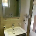 מלון דירות Levante 4*